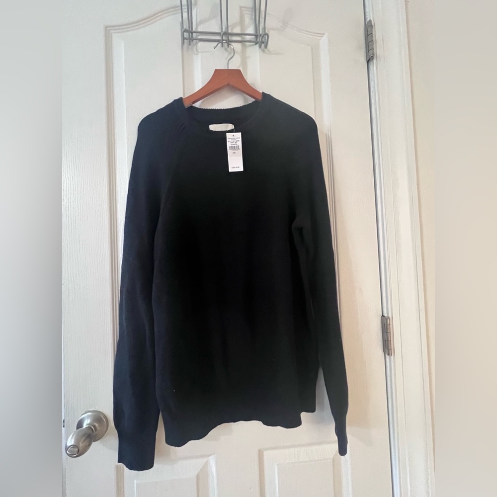NWT AE pull over Men's Black ribbed knit crewneck sweater. Size Large